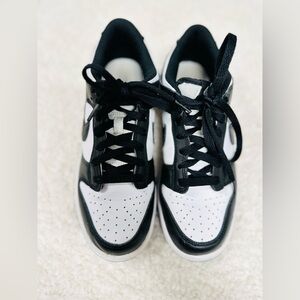 Nike Panda Low Dunks W7.5/6Y